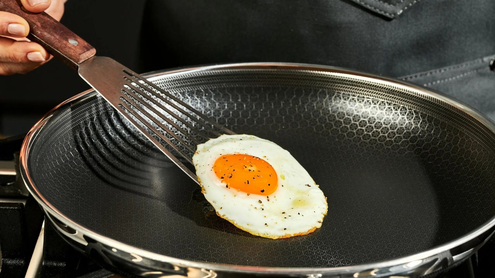 Your Non-Stick Pan Is a Biohazard That Died Two Years Ago - spotlight8 non stick pan